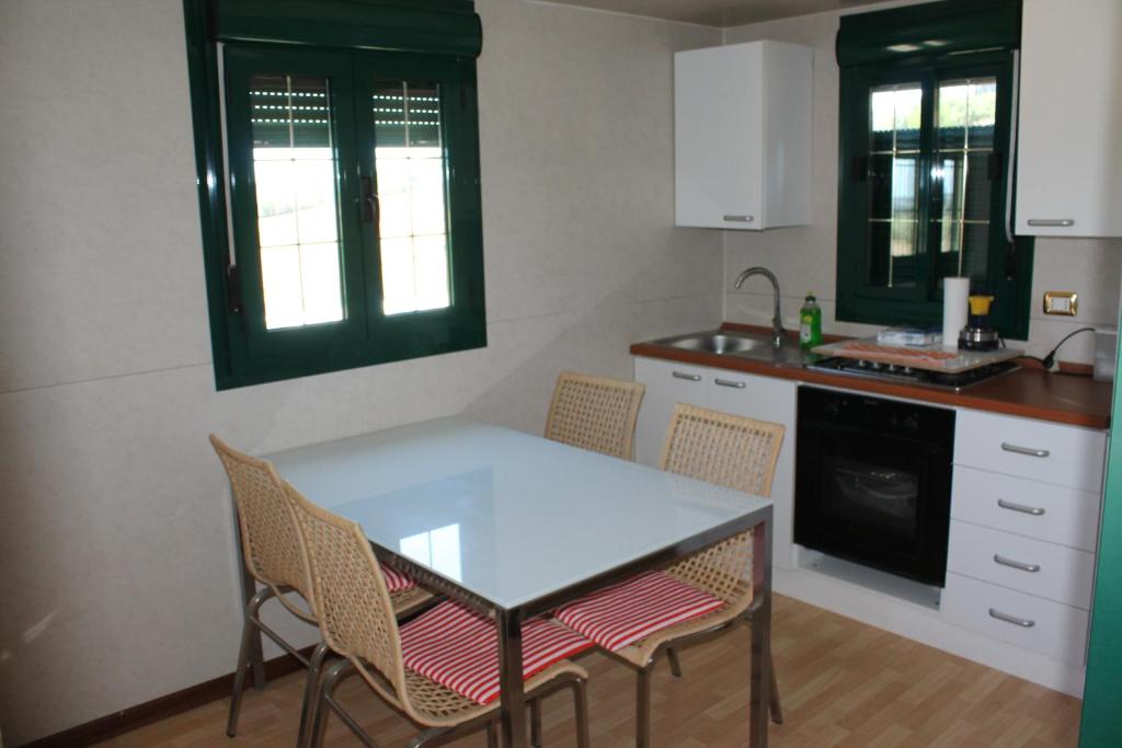 Kuchyň nebo kuchyňský kout v ubytování Amapolas - Villaggio & Camping