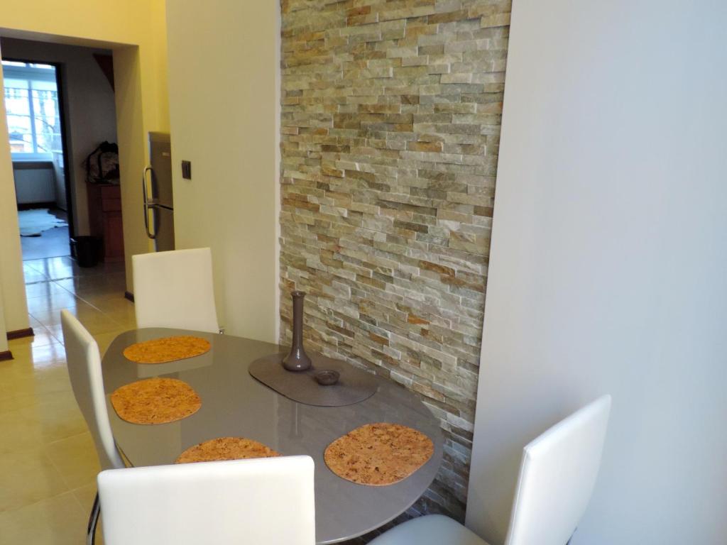 Posedenie v ubytovaní Gdańskie Apartamenty - Apartamenty na Świetego Ducha z 2 sypialniami