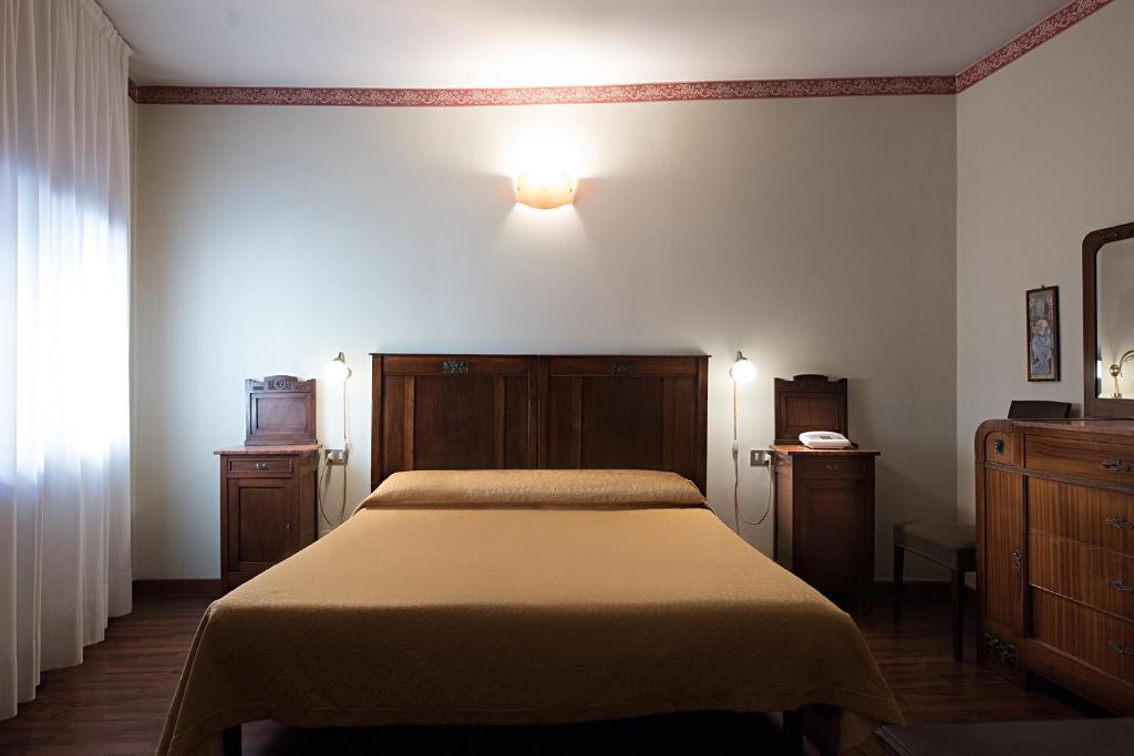 Postel nebo postele na pokoji v ubytování Hotel Due Mori No air conditioning