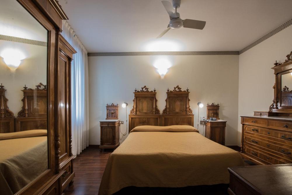 Postel nebo postele na pokoji v ubytování Hotel Due Mori No air conditioning