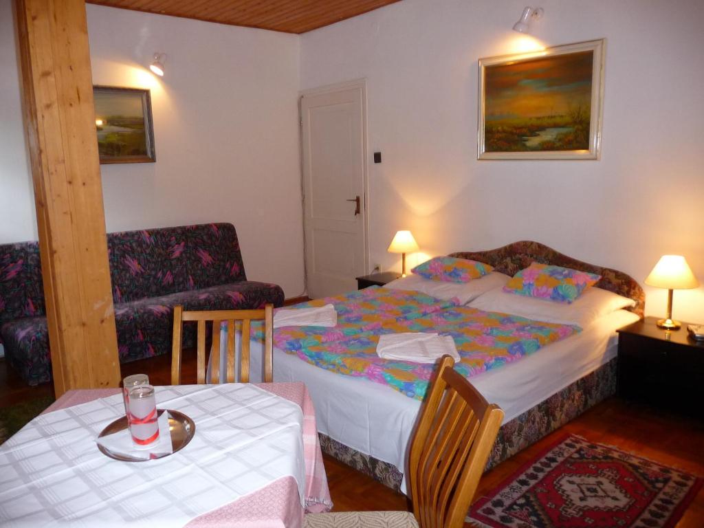 Postel nebo postele na pokoji v ubytování Oleander B&B