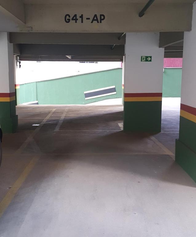  Ótimo apartamento no Centro mobiliado e com garagem