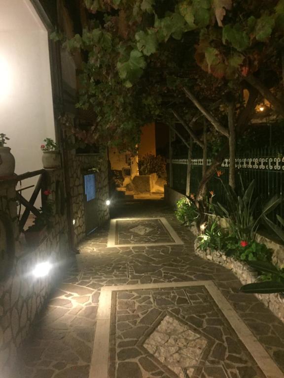 A garden outside Residenza Antico Borgo del Pozzo