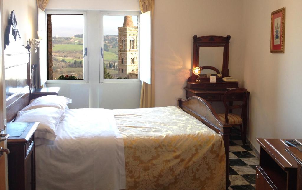 Postel nebo postele na pokoji v ubytování Albergo Hotel Raffaello