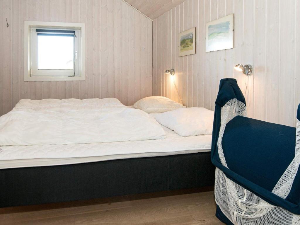 Postel nebo postele na pokoji v ubytování 10 person holiday home in Ringkøbing