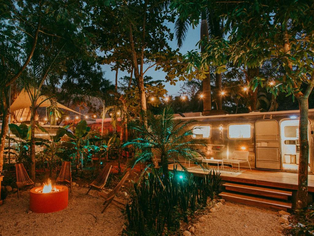 Zahrada ubytování Airstream by the Sea