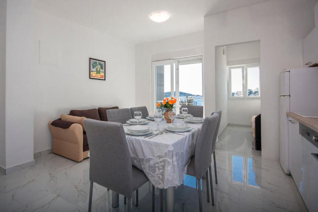 Kuchyňa alebo kuchynka v ubytovaní Apartments Osti