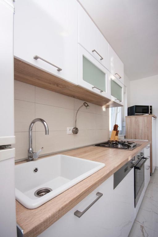 Kuchyňa alebo kuchynka v ubytovaní Apartments Osti