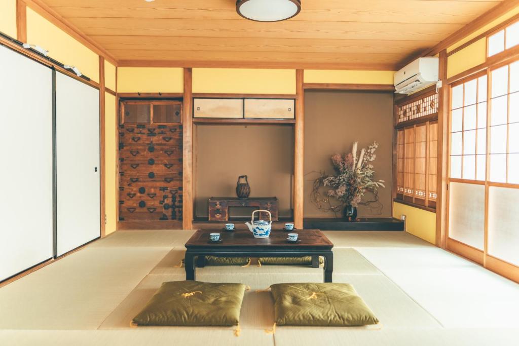 Posezení v ubytování ゲストハウス 宰嘉庵 かなで GuestHouse Saikaan KANADE