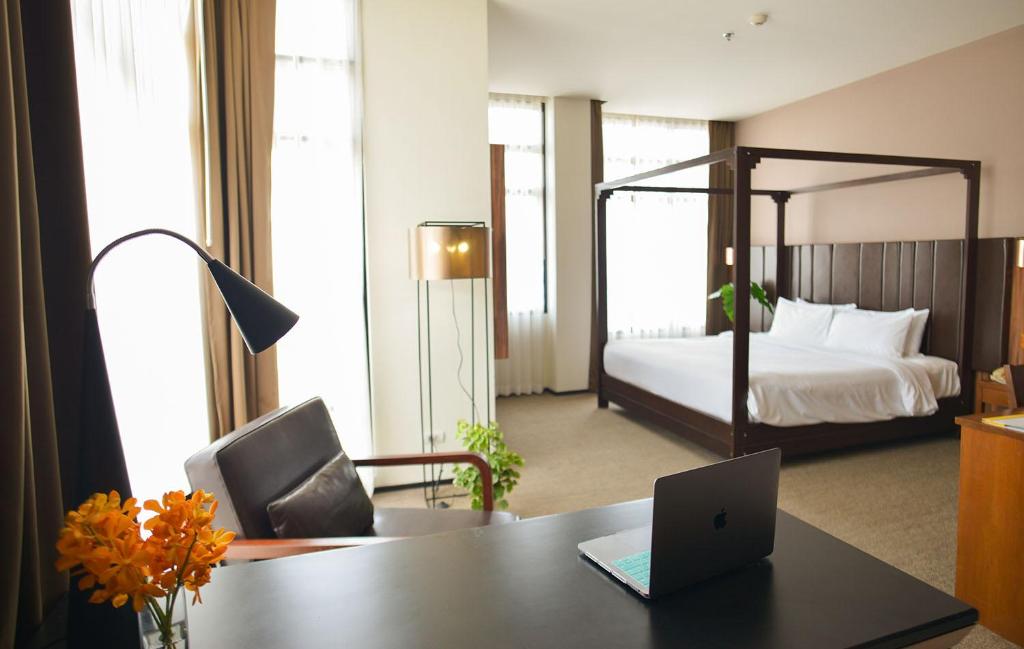 Postel nebo postele na pokoji v ubytování Grand Howard Hotel Bangkok