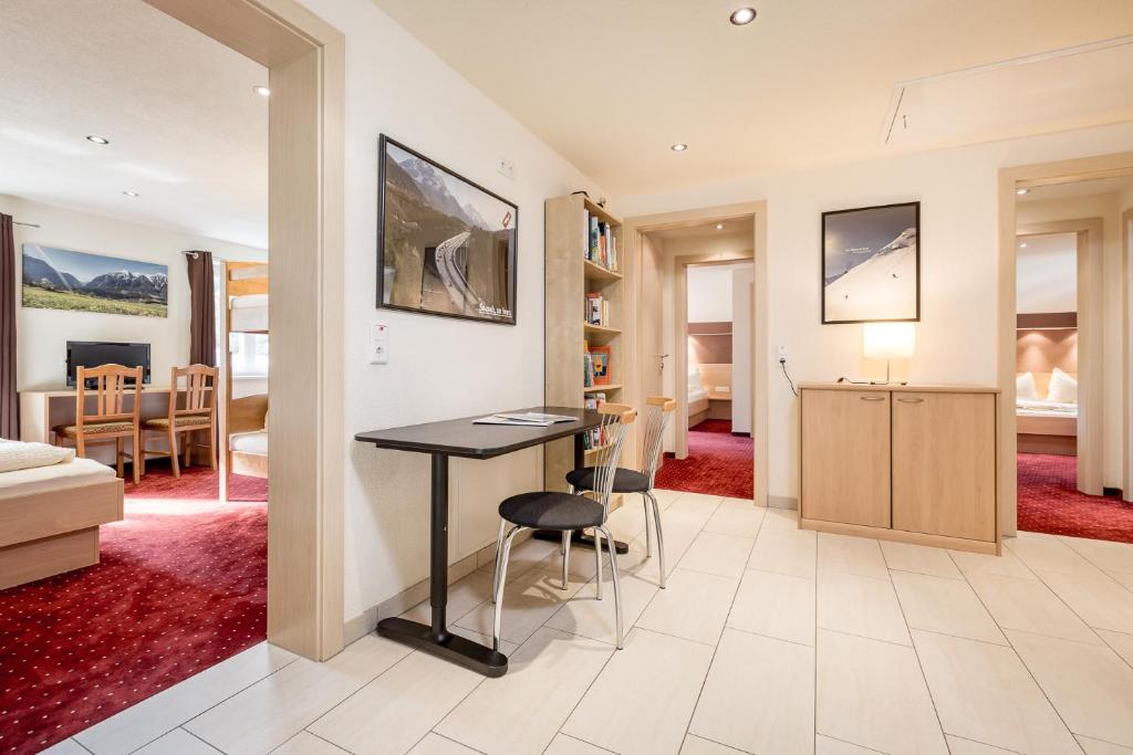 Postel nebo postele na pokoji v ubytování Haus Isabella Apartments - Oetz