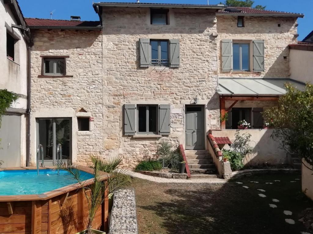 Studio Revermont avec Jacuzzi en option - Housity