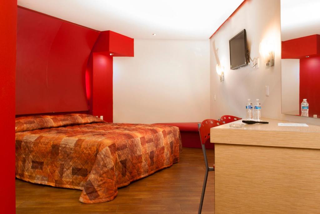 a hotel room with a bed and a counter at Motel LA Autoparador in Morelia