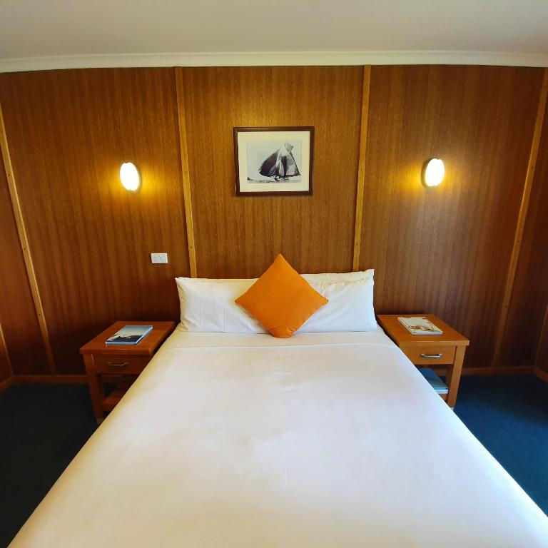 Postel nebo postele na pokoji v ubytování Point Lonsdale Guest House