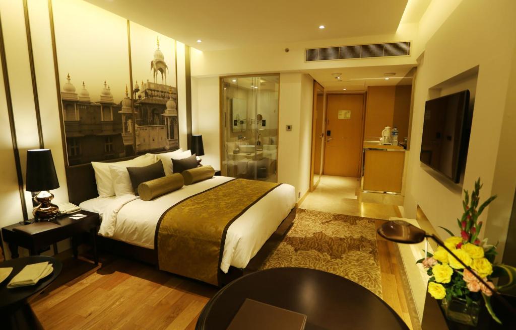 Postel nebo postele na pokoji v ubytování Pride Plaza Hotel, Aerocity New Delhi