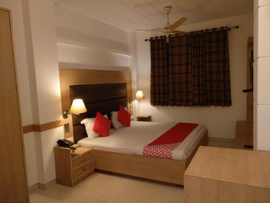 Tempat tidur dalam kamar di Hotel Arina Inn