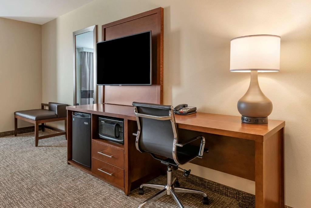 Comfort Suites Daytona Beach-Speedway - Suite, 2 Queens Desk Non Fumer