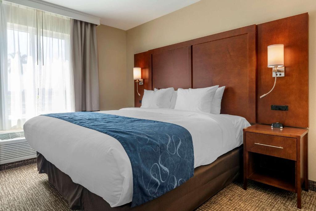 Comfort Suites Daytona Beach-Speedway - King Suite - Non-fumeur
