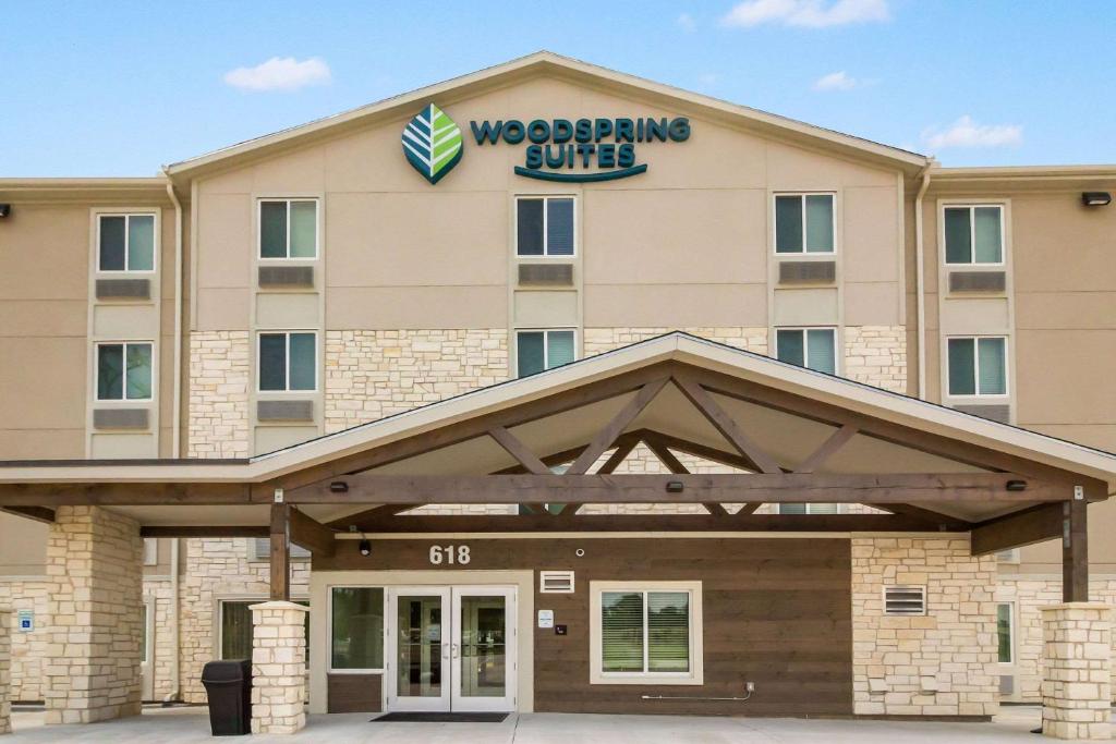 a rendering of the front of a werkering suites hotel at WoodSpring Suites Lake Jackson in Lake Jackson