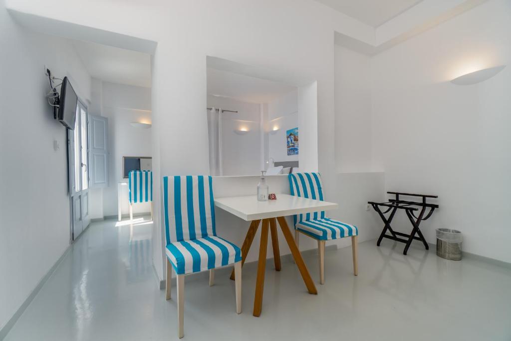 Posezení v ubytování Central Fira Suites
