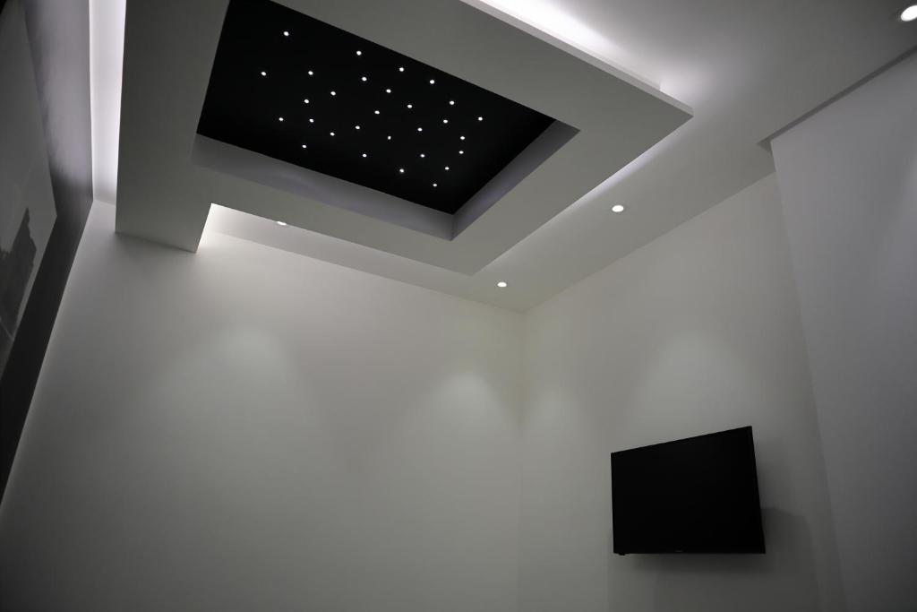 A television and/or entertainment centre at Rettifilo 201 Exclusive Rooms