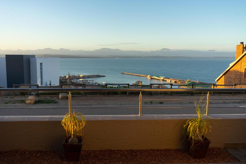 Bar-t-nique Guest House - Image 8