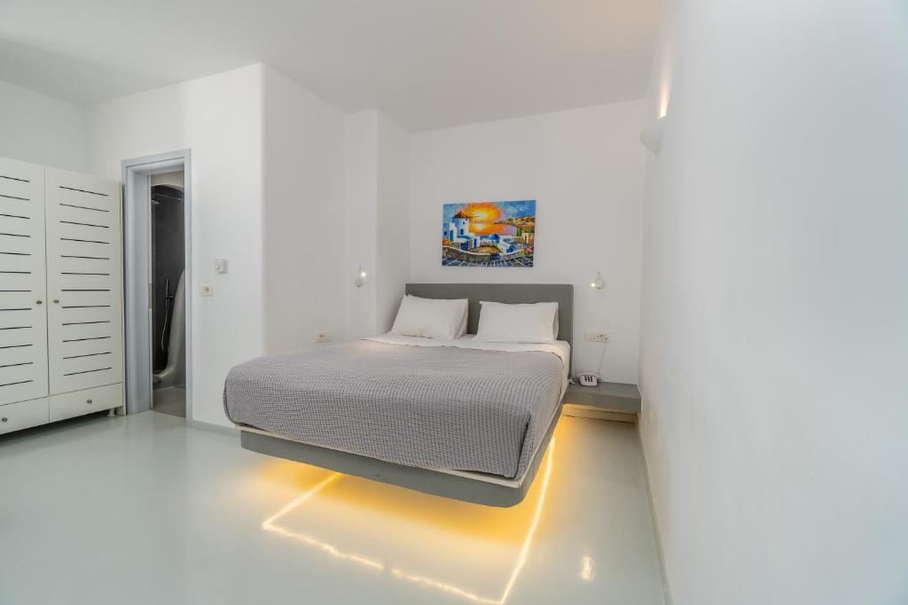 Central Fira Suites - 4