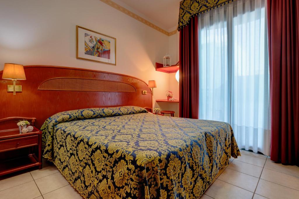 Postel nebo postele na pokoji v ubytování Hotel Garni San Carlo