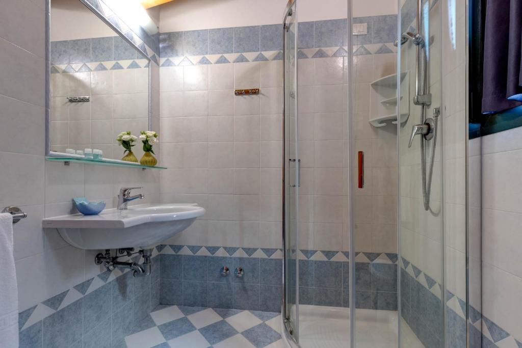 Koupelna v ubytování Hotel Garni San Carlo