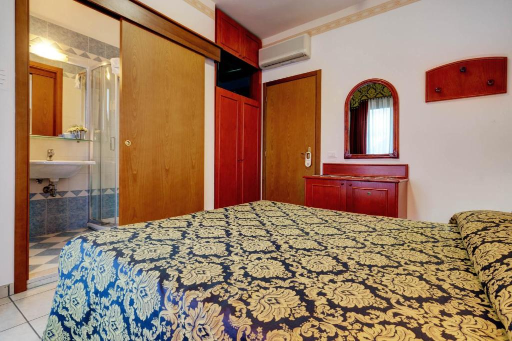 Postel nebo postele na pokoji v ubytování Hotel Garni San Carlo