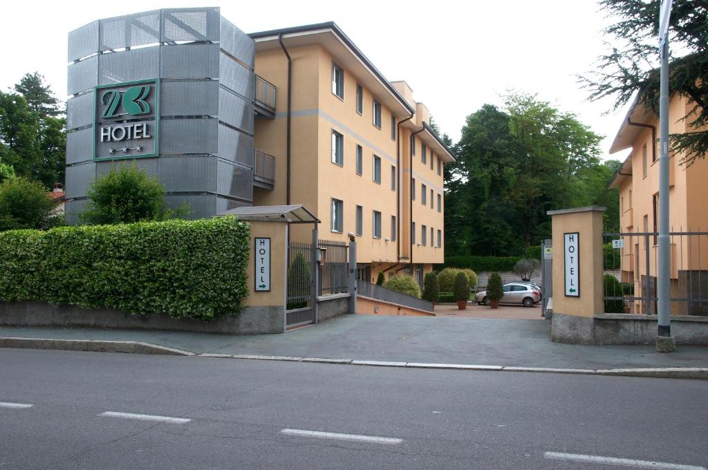 a building with a hotel sign on the side of a street at Hotel 2C in Legnano