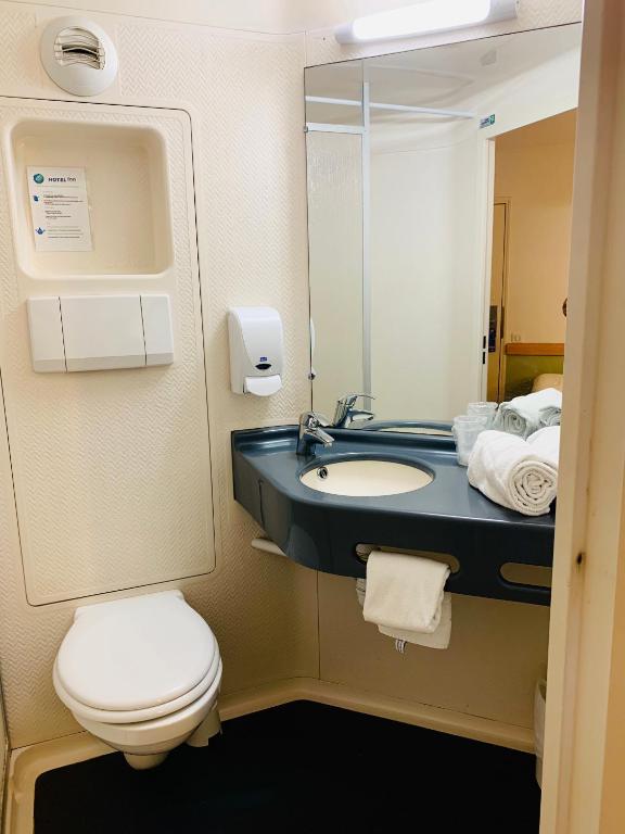 Koupelna v ubytování Hotel Inn Design Dijon Sud