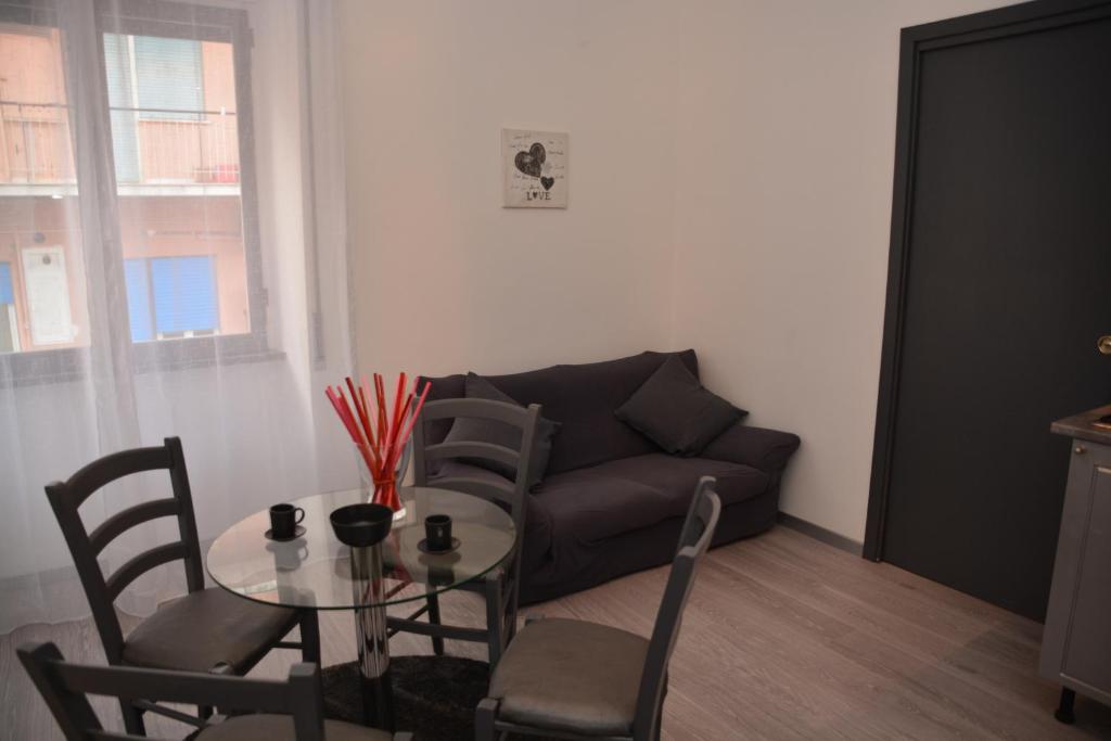 Sunny Rome Sexy Grey & Cool Blue - One-Bedroom Apartment