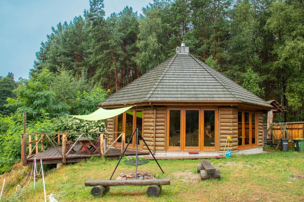 a small log cabin with a roof at Ośrodek wypoczynkowy "Źródła Dobrej" in Olesno