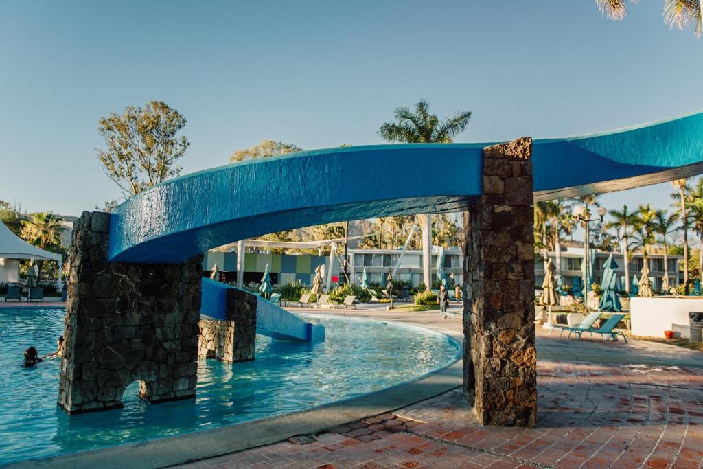 Bazén v ubytování Hotel Y Parque Acuático La Caldera nebo v jeho okolí