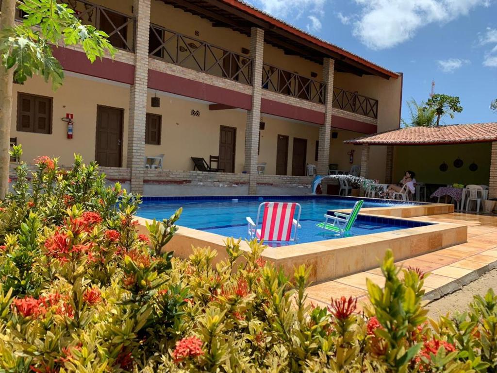 a swimming pool in front of a house at Dáriu's Pousada in Prea