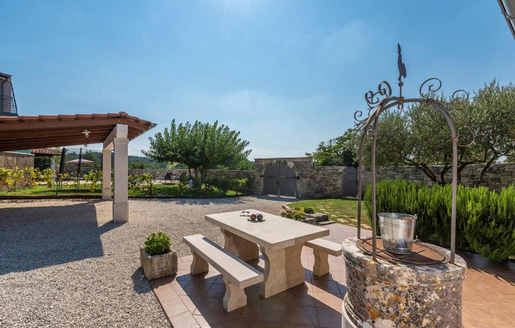 Ogród w obiekcie Didova Villa in the Heart of Istria