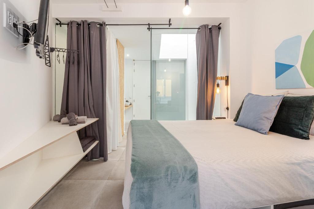 Postel nebo postele na pokoji v ubytování Flatguest Paez Suites