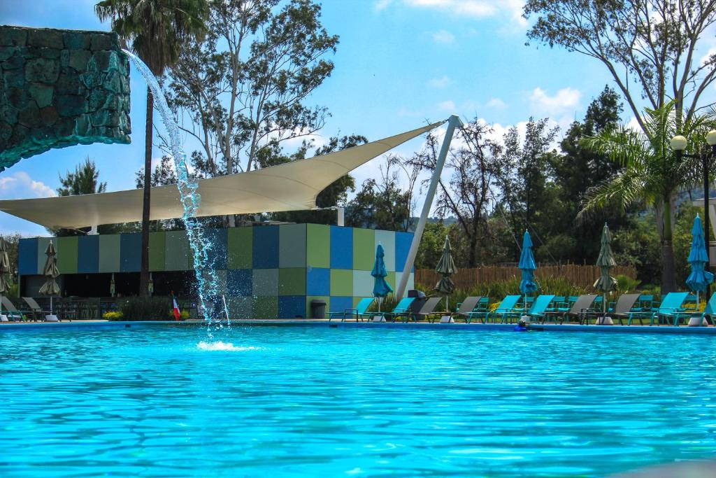 Bazén v ubytování Hotel Y Parque Acuático La Caldera nebo v jeho okolí