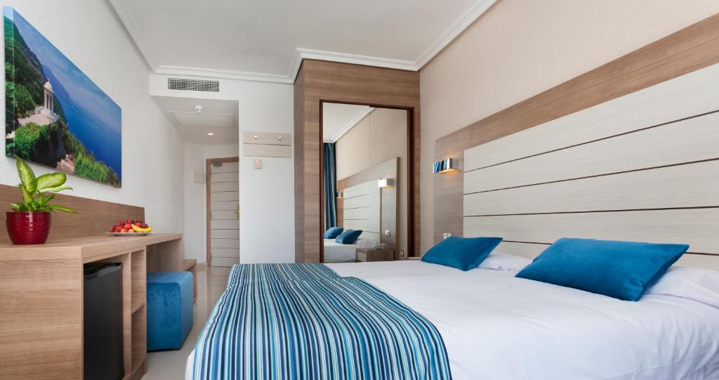 Globales America - Double Room With Extra Bed And Sea View (3 Adults)