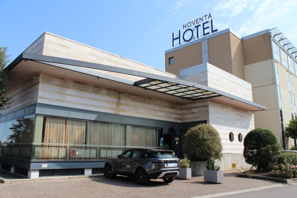 a car parked in front of a hotel at Noventa Hotel in Noventa di Piave