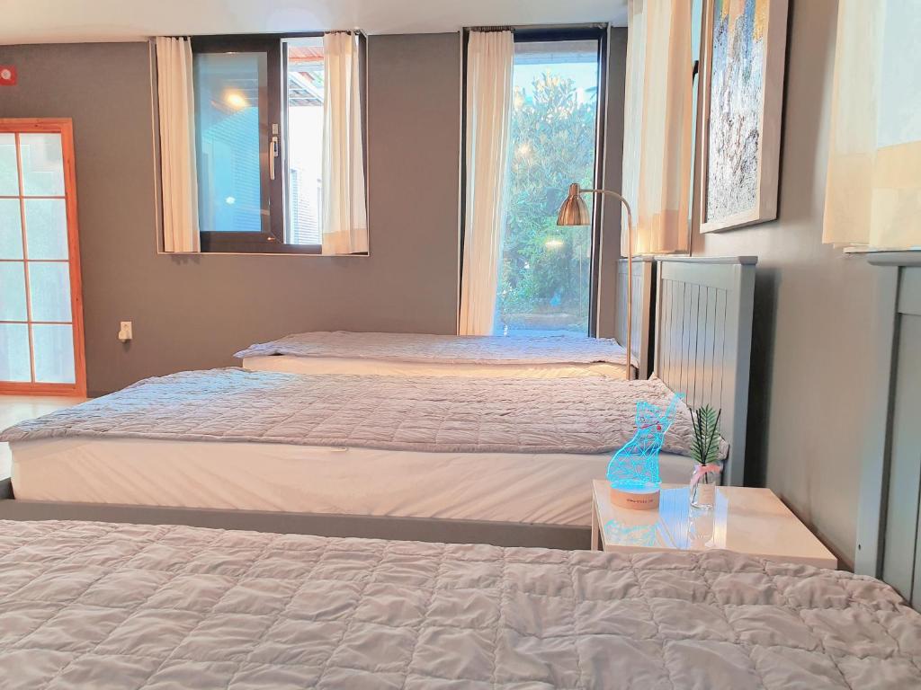Postel nebo postele na pokoji v ubytování Picasso Guesthouse