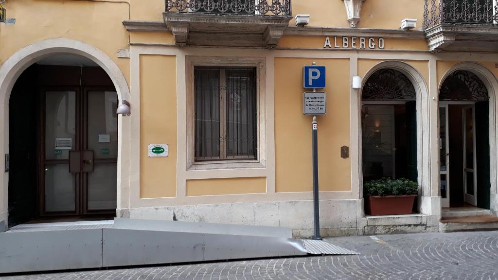 Fotografie z fotogalerie ubytování Hotel Due Mori No air conditioning v destinaci Vicenza