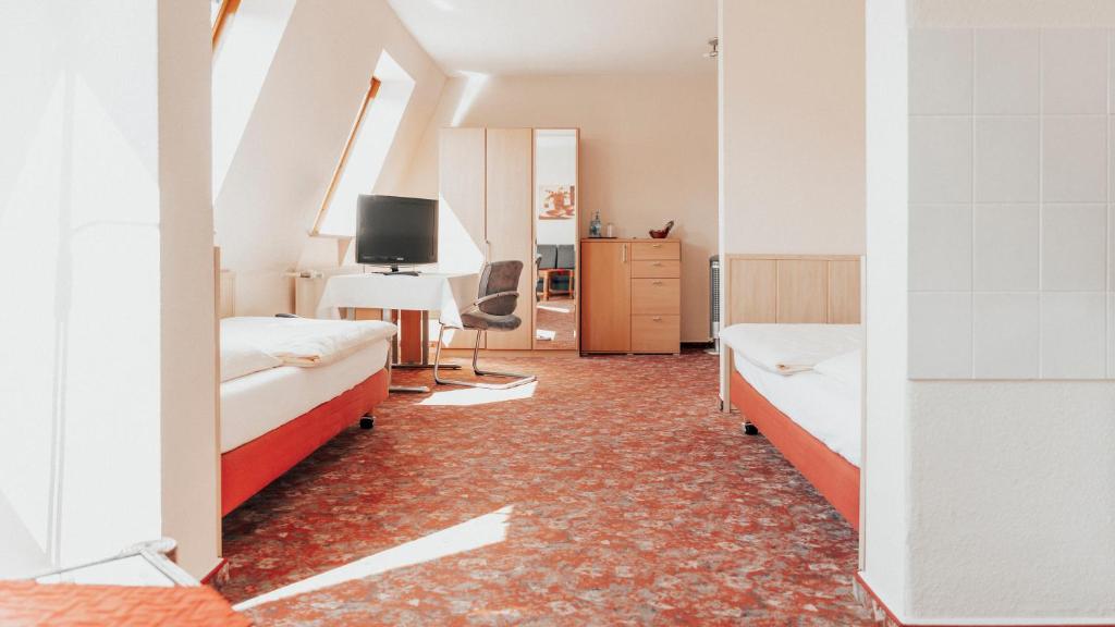 TV a/nebo společenská místnost v ubytování Avantgarde Hotel