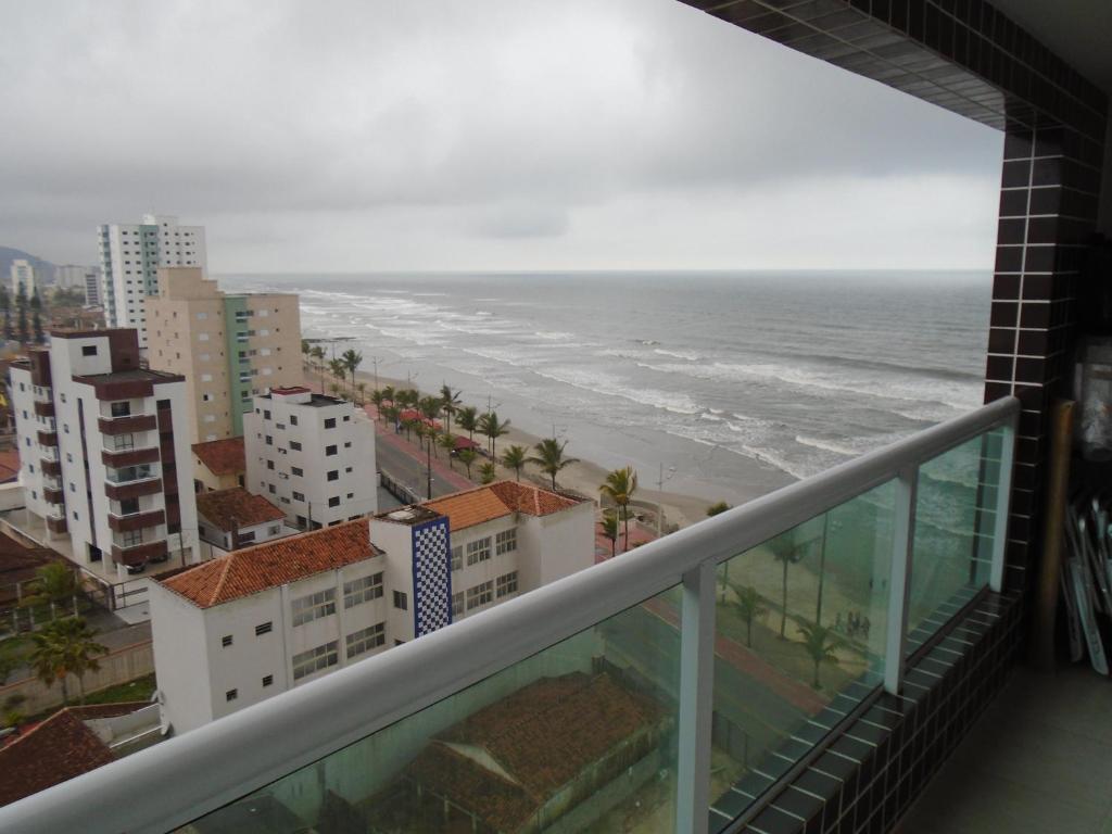 a view of the ocean from the balcony of a building at Apartamento em Mongaguá, Frente ao Mar in Mongaguá