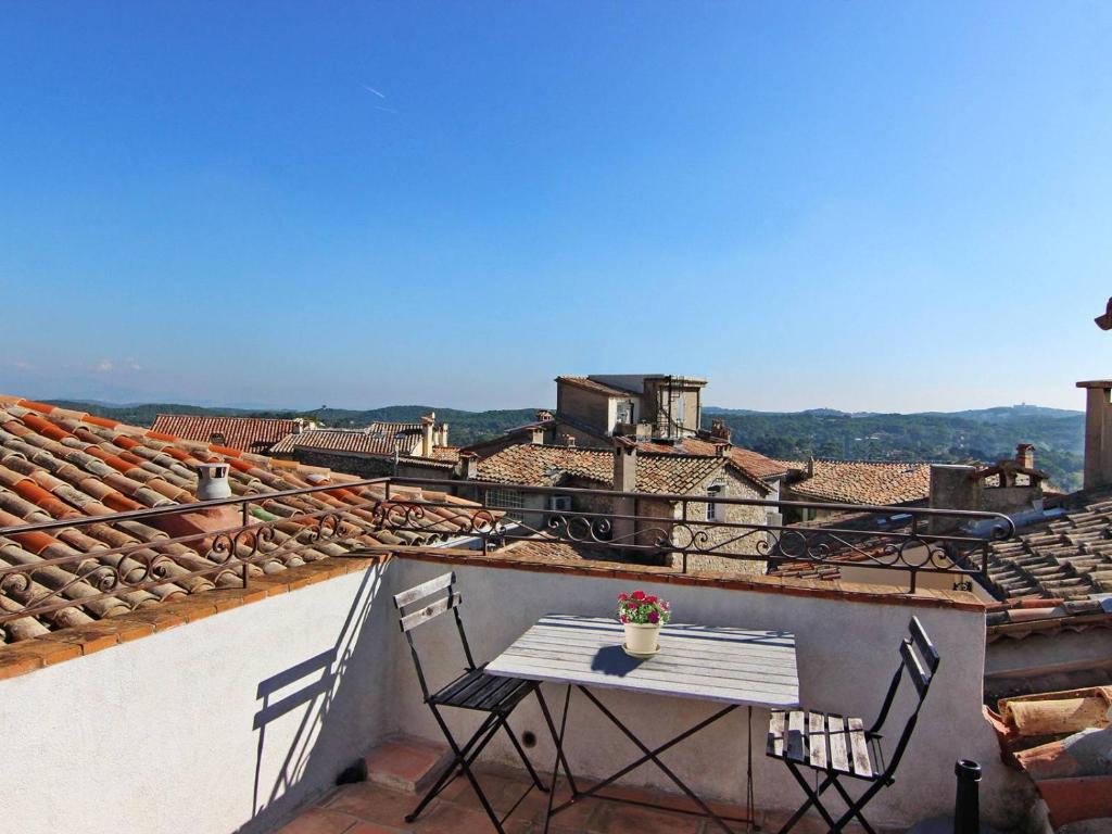 a balcony with a table and chairs on a roof at Enjoy Mougins in Mougins