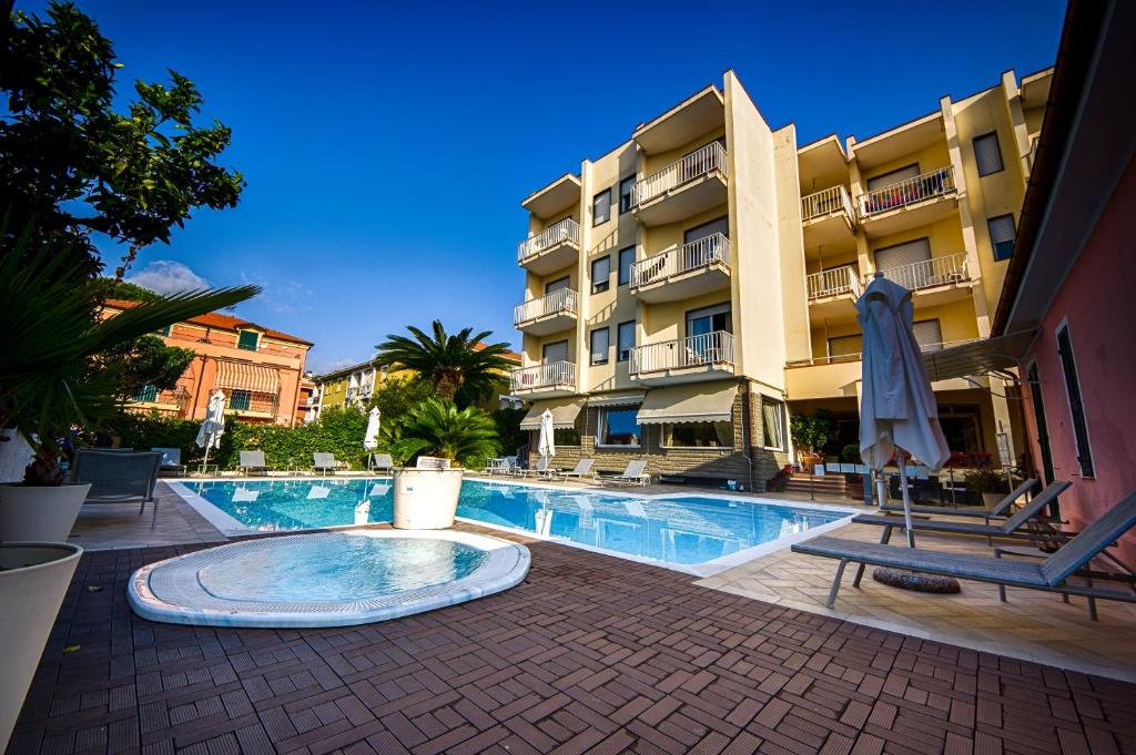 a swimming pool in front of a building at Hotel Splendid in Diano Marina