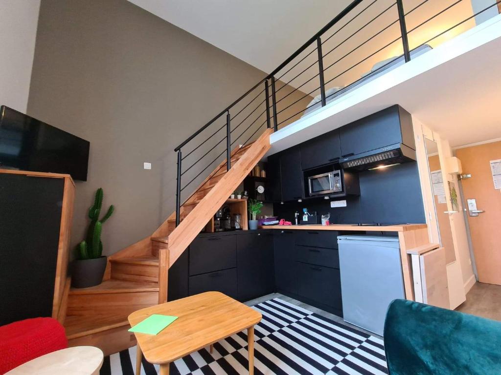 Studio duplex dans résidence de standing avec piscine, vue sur mer