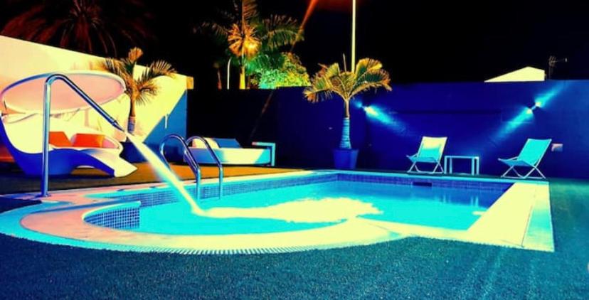 Bazén v ubytování Olivia Holidayhouse Maspalomas nebo v jeho okolí