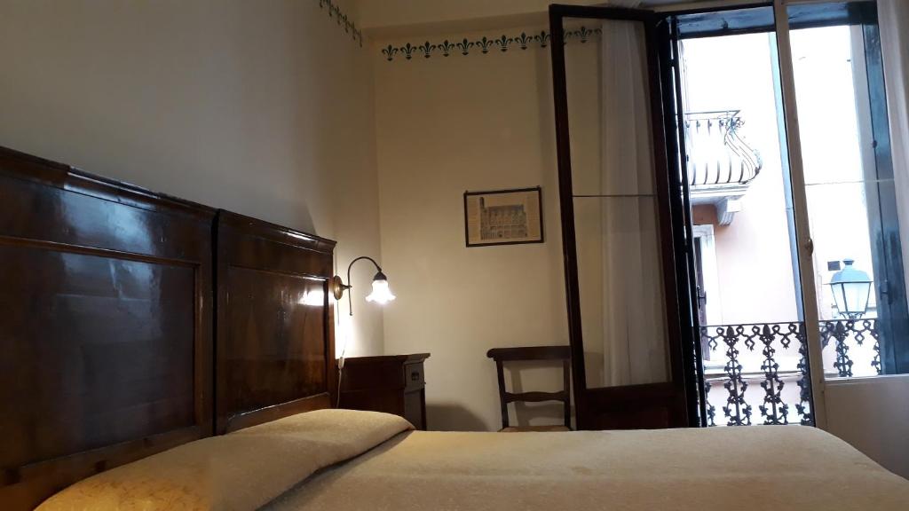 Postel nebo postele na pokoji v ubytování Hotel Due Mori No air conditioning